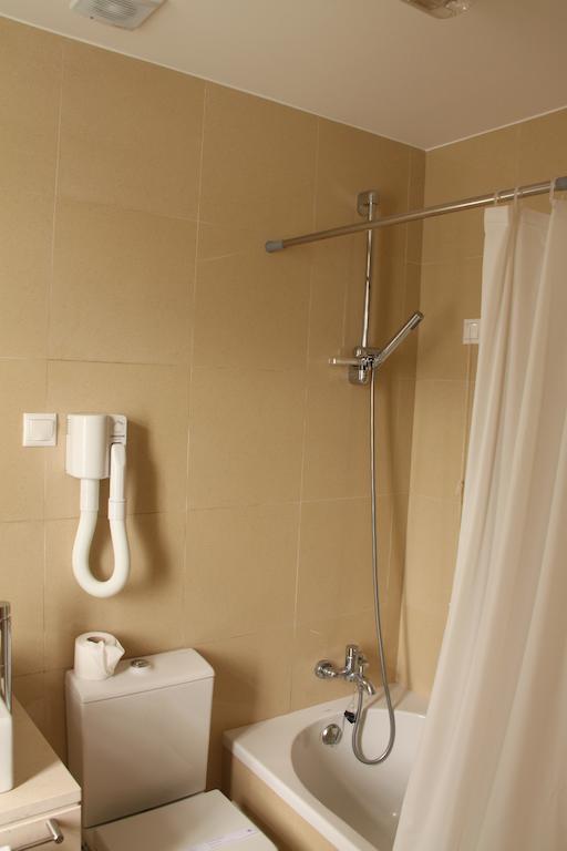 Hotel Zenite Ангра-ду-Ероїшму Номер фото