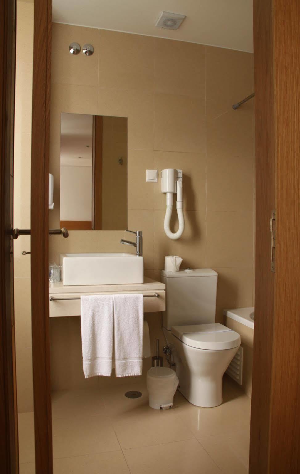 Hotel Zenite Ангра-ду-Ероїшму Екстер'єр фото
